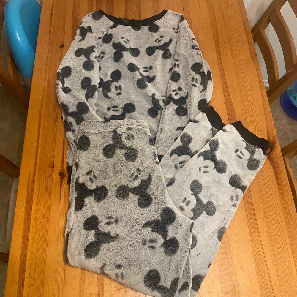 Disney Mickey & Minnie Mouse Pajamas Set Grey Fuzzy Size Medium